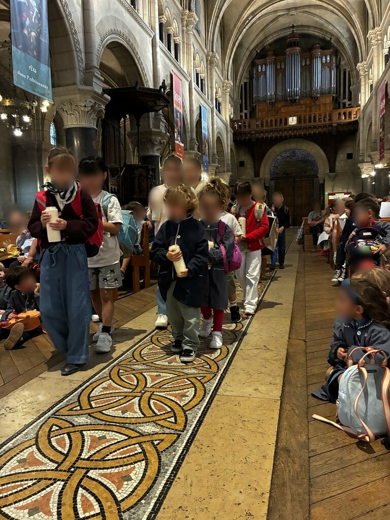 Procession des enfants avec les lumières